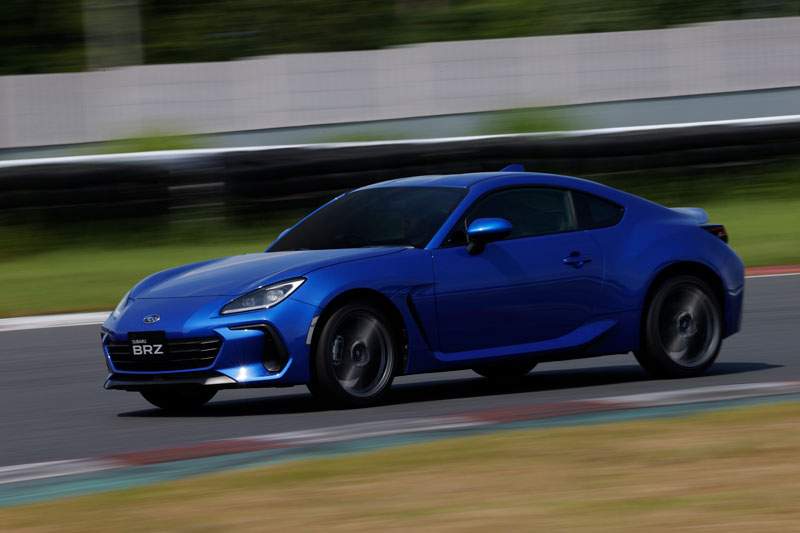 so-sanh-2-mau-xe-the-thao-dinh-dam-honda-civic-type-r-vs-subaru-brz