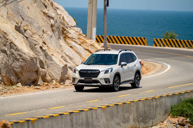 so-sanh-subaru-forester-hay-mitsubishi-outlander