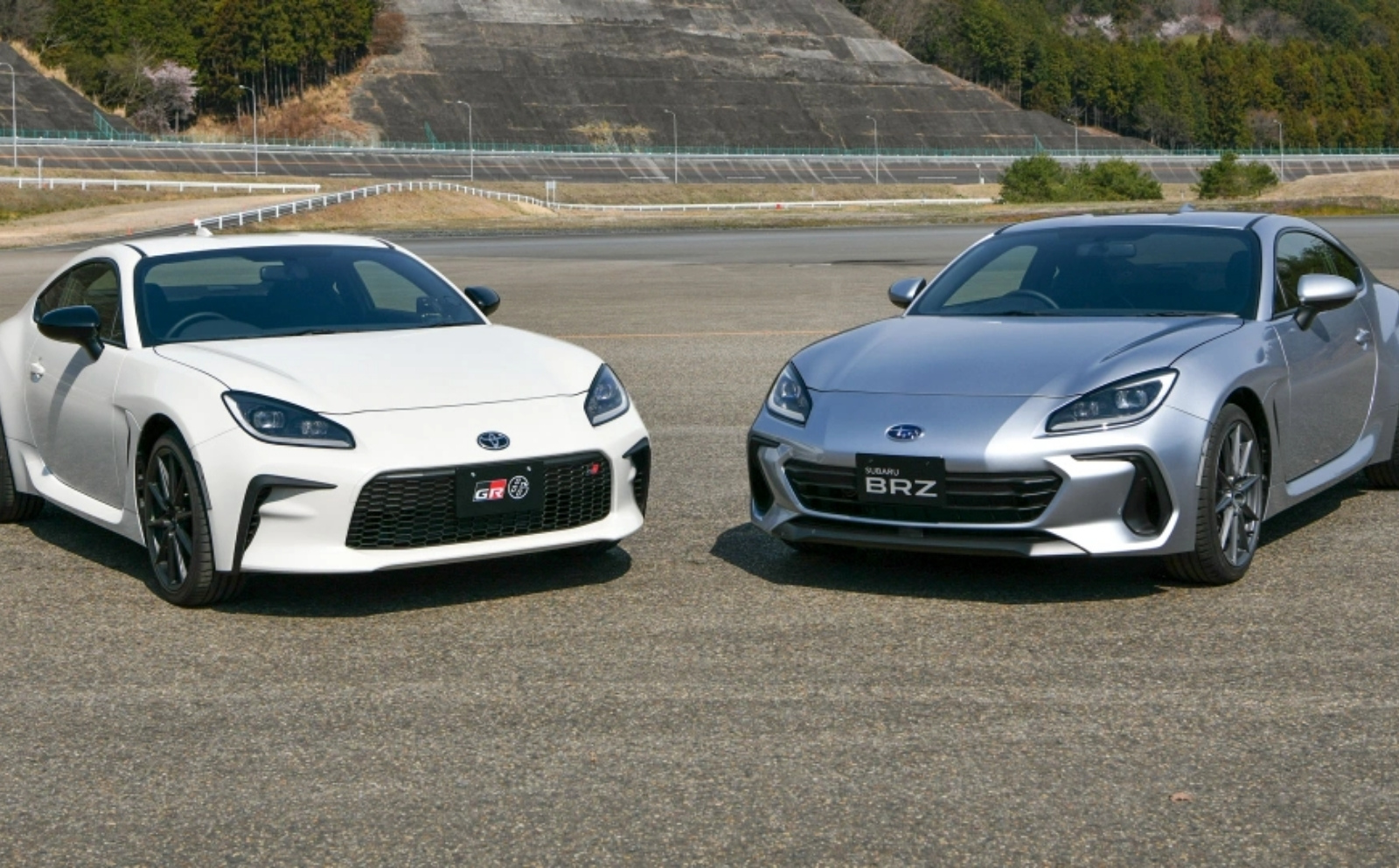 Subaru BRZ và Toyota GR86, 2 mẫu xe cùng phân khúc được phát triển cùng nền tảng